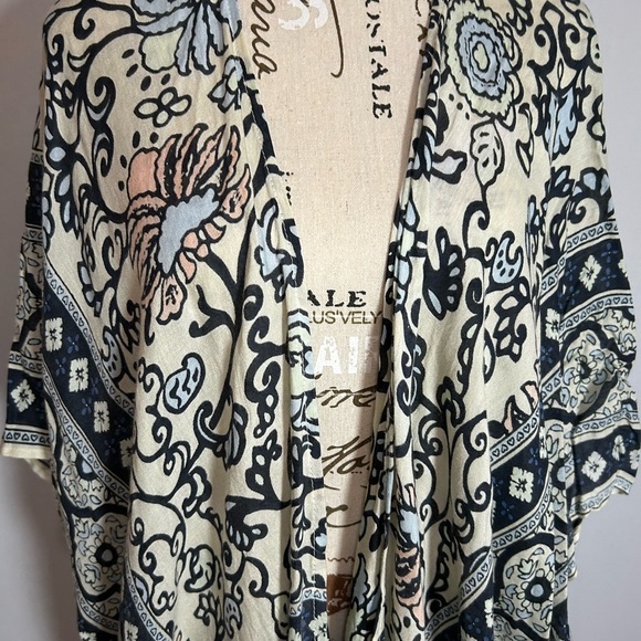 LC Lauren Conrad Black and Cream Blouse/ Cover-up - Picture 2 of 10